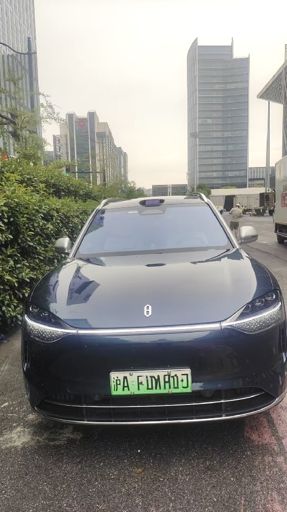 問界M9 問界M9